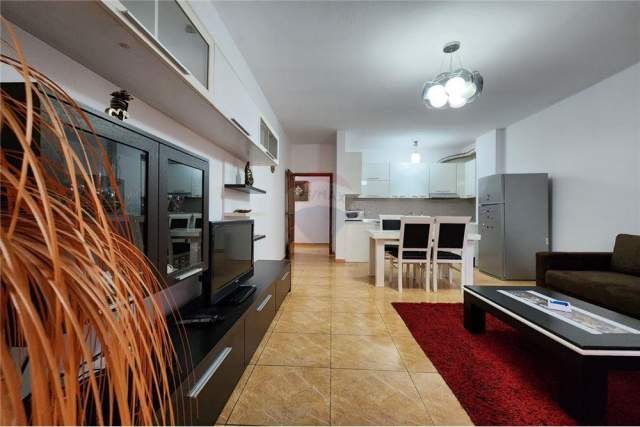Tirane, jepet me qera apartament Kati 3, 95 m² 450 Euro (kafe roma bllok)