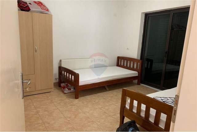 Tirane, jepet me qera apartament Kati 3, 120 m² 400 Euro (todi shkurti)