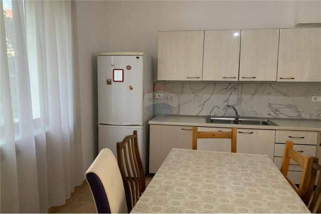 Tirane, jepet me qera apartament Kati 3, 120 m² 400 Euro (todi shkurti)