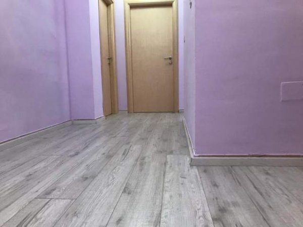 Tirane, jepet me qera zyre Kati 5, 128 m² 650  (Rruga E Kavajes)