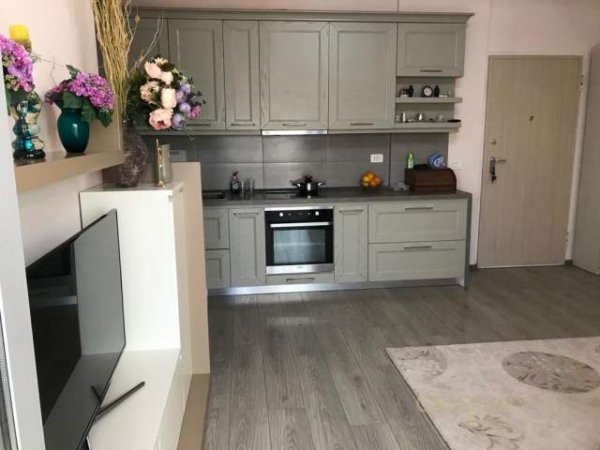 Tirane, jepet me qera apartament 1+1 Kati 4, 75 m² 430 Euro (Kopshti Zoologjik Tirana, Albania)