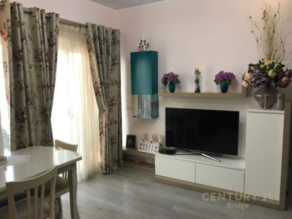 Tirane, jepet me qera apartament 1+1 Kati 4, 75 m² 430 Euro (Kopshti Zoologjik Tirana, Albania)