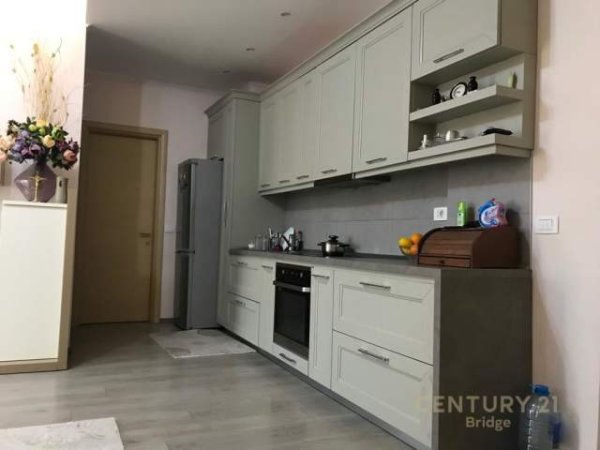 Tirane, jepet me qera apartament 1+1 Kati 4, 75 m² 430 Euro (Kopshti Zoologjik Tirana, Albania)