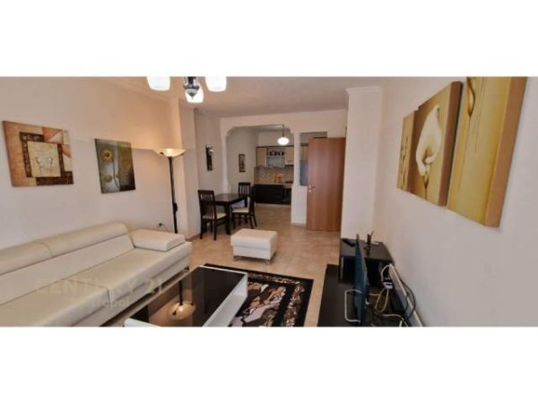 Tirane, jepet me qera 1+1 Kati 8, 82 m² 550 Euro