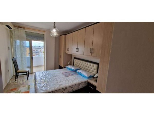 Tirane, jepet me qera 1+1 Kati 8, 82 m² 550 Euro