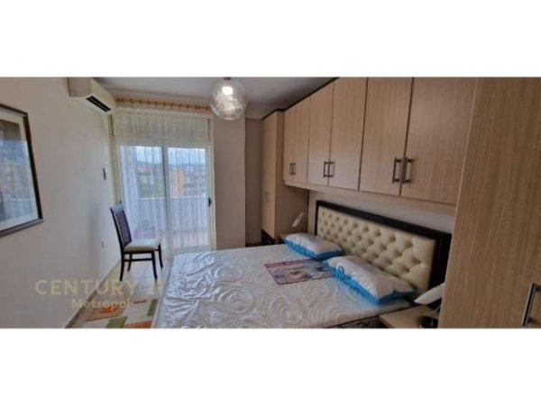 Tirane, jepet me qera 1+1 Kati 8, 82 m² 550 Euro