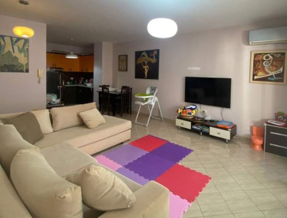 Tirane, jepet me qera apartament 1+1 Kati 6, 89 m² 450 Euro (selvia)