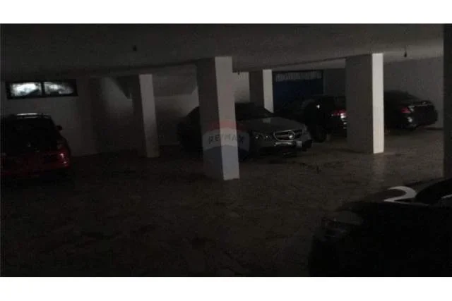 Tirane, shitet garazh Kati -1, 252 m² 150.000 Euro (Rruga "Jordan Misja", Rruga Albanopoli)