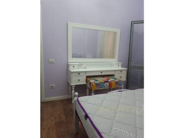 Tirane, jepet me qera 3+1 Kati 2, 109 m² 700 Euro (Zogu I Zi)