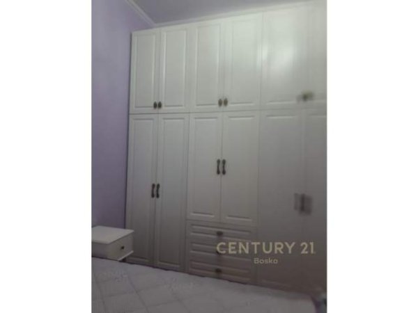 Tirane, jepet me qera 3+1 Kati 2, 109 m² 700 Euro (Zogu I Zi)