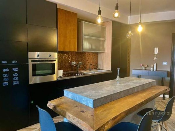 Tirane, jepet me qera apartament 1+1 Kati 4, 75 m² 600 Euro (Myslym Shyri)
