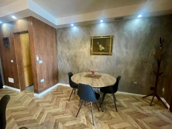 Tirane, jepet me qera apartament 1+1+BLK Kati 4, 75 m² 600 Euro (myslym shyri)