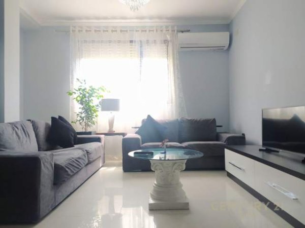 Tirane, jap me qera apartament Kati 3, 95 m² 500 Euro (Rruga e Elbasanit, prane Gjimnazit Asim Vokshi Tir)