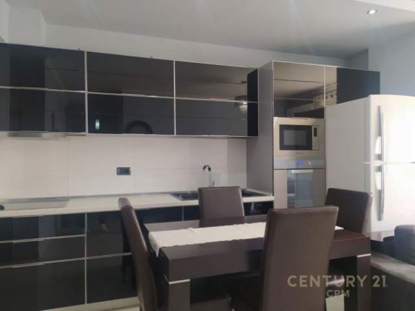 Tirane, jepet me qera apartament 2+1 Kati 3, 95 m² 500 Euro (rr elbasanit)