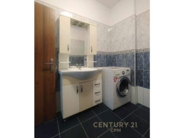 Tirane, jepet me qera apartament 2+1 Kati 3, 95 m² 500 Euro (rr elbasanit)