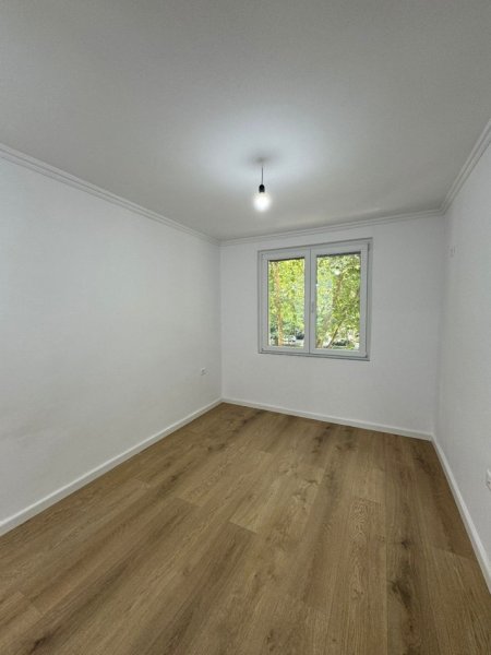 Tirane, shitet apartament 2+1+Ballkon Kati 3, 70 m² 160.000 € (Myslym shyr , rruga nikolla lena , prane shkolles pjeter budi)