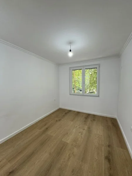 Tirane, shitet apartament 2+1+Ballkon Kati 3, 70 m² 160.000 € (Myslym shyr , rruga nikolla lena , prane shkolles pjeter budi)