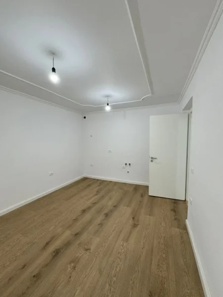 Tirane, shitet apartament 2+1+Ballkon Kati 3, 70 m² 160.000 € (Myslym shyr , rruga nikolla lena , prane shkolles pjeter budi)