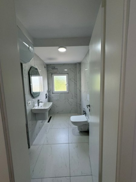 Tirane, shitet apartament 2+1+Ballkon Kati 3, 70 m² 160.000 € (Myslym shyr , rruga nikolla lena , prane shkolles pjeter budi)