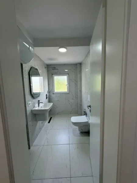 Tirane, shitet apartament 2+1+Ballkon Kati 3, 70 m² 160.000 € (Myslym shyr , rruga nikolla lena , prane shkolles pjeter budi)