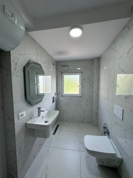 Tirane, shitet apartament 2+1+Ballkon Kati 3, 70 m² 160.000 € (Myslym shyr , rruga nikolla lena , prane shkolles pjeter budi)