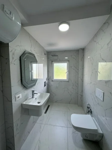 Tirane, shitet apartament 2+1+Ballkon Kati 3, 70 m² 160.000 € (Myslym shyr , rruga nikolla lena , prane shkolles pjeter budi)