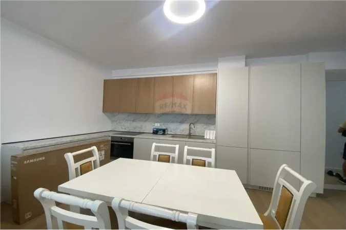 Tirane, jepet me qera apartament 3+1 Kati 4, 138 m² 950 € (rezidenca euro 3d - Selitë)