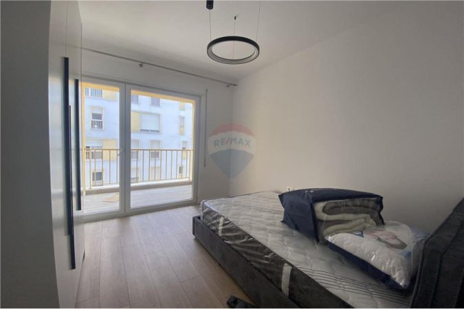 Tirane, jepet me qera apartament 3+1 Kati 4, 138 m² 950 € (rezidenca euro 3d - Selitë)