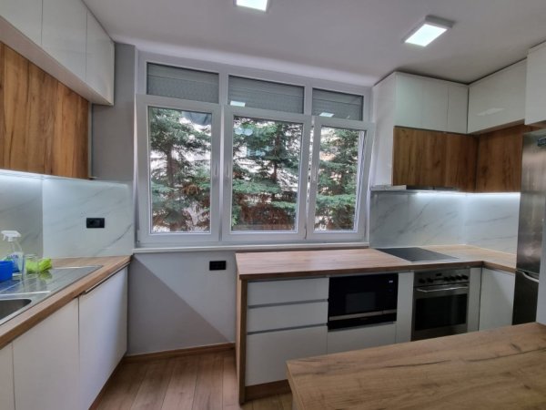 Tirane, jepet me qera apartament 1+1+Aneks Kati 2, 60 m² 600 € (Rruga Myslym Shyri)