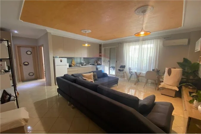 Tirane, shitet apartament 1+1 Kati 1, 77 m² 115.000 € (Kompleksi Ferrari - Rruga Peti, Liqeni i Thate)