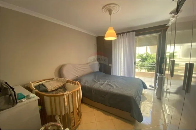 Tirane, shitet apartament 1+1 Kati 1, 77 m² 115.000 € (Kompleksi Ferrari - Rruga Peti, Liqeni i Thate)