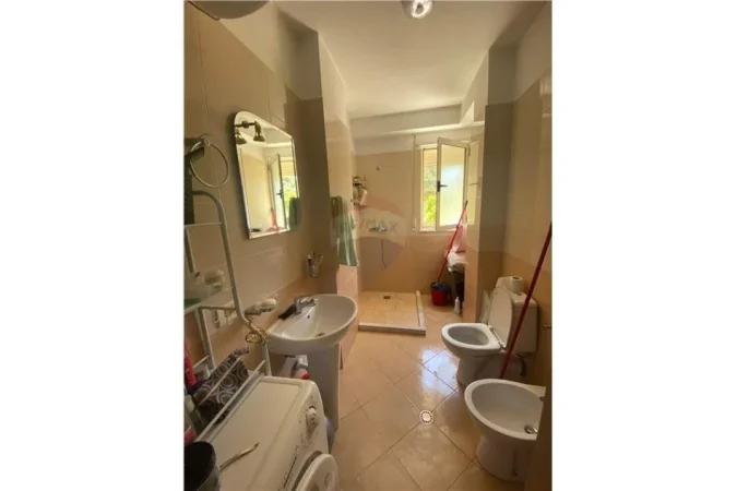Tirane, shitet apartament 1+1 Kati 1, 77 m² 115.000 € (Kompleksi Ferrari - Rruga Peti, Liqeni i Thate)