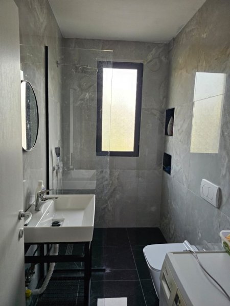 Tirane, jepet me qera apartament 1+1 Kati 3, 77 m² 500 € (Qsut)