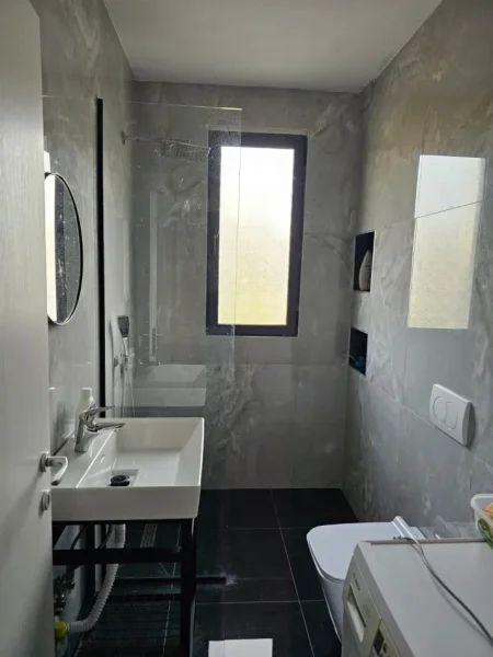 Tirane, jepet me qera apartament 1+1 Kati 3, 77 m² 500 € (Qsut)