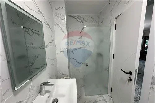 Tirane, jepet me qera garsonier 1+1 Kati 6, 45 m² 400 € (Bulevardi Zogu I, Shqipëri)