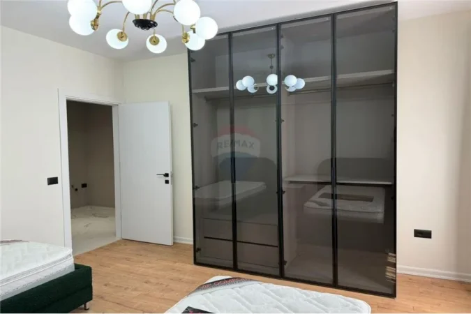 Tirane, jepet me qera apartament 2+1 Kati 2, 128 m² 1.000 € (Diga e Liqenit - Farke)