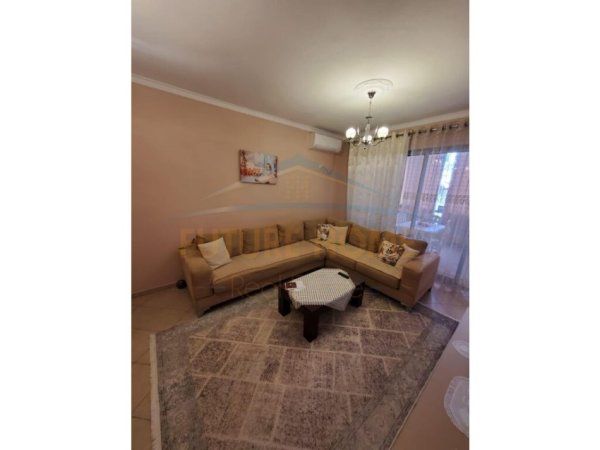 Tirane, shitet apartament 1+1+Post Parkimi ,Kati 5, 55 m² 73.000 € (Fresk)