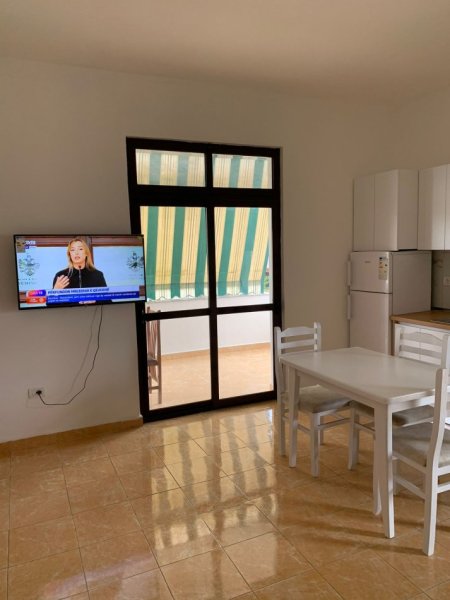 Tirane, jepet me qera apartament 1+1 Kati 4, 55 m² 350 € (Fakulteti i mjekesise)