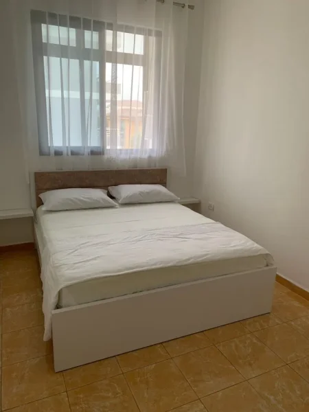 Tirane, jepet me qera apartament 1+1 Kati 4, 55 m² 350 € (Fakulteti i mjekesise)