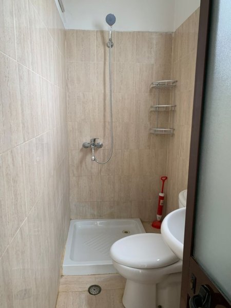 Tirane, jepet me qera apartament 1+1 Kati 4, 55 m² 350 € (Fakulteti i mjekesise)