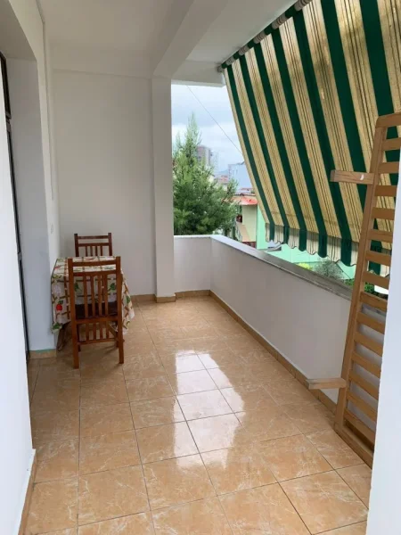 Tirane, jepet me qera apartament 1+1 Kati 4, 55 m² 350 € (Fakulteti i mjekesise)
