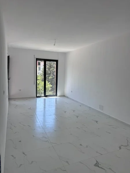 Tirane, shitet apartament 2+1+Ballkon Kati 2, 122 m² 170.000 € (Porcelan . prane uet ,)