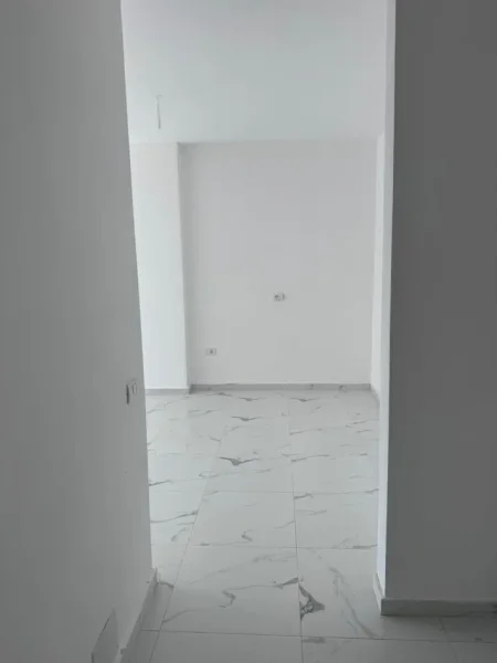 Tirane, shitet apartament 2+1+Ballkon Kati 2, 122 m² 170.000 € (Porcelan . prane uet ,)
