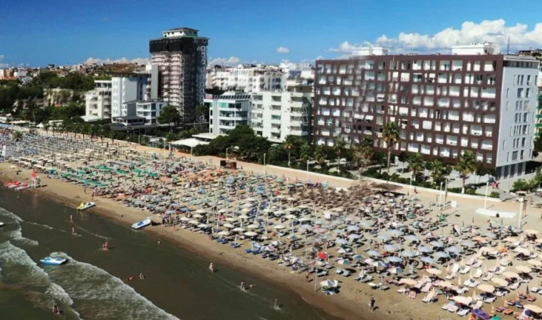 Durres, shes dyqan Kati 1, 186 m² 322.000 € (Durres, Hotel Majestic)