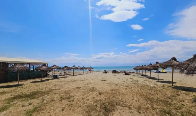 Durres, shes dyqan Kati 1, 186 m² 322.000 € (Durres, Hotel Majestic)