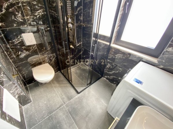 Tirane, jepet me qera apartament 1+1 Kati 1, 65 m² 700 € (Prane Hotel Mondial)