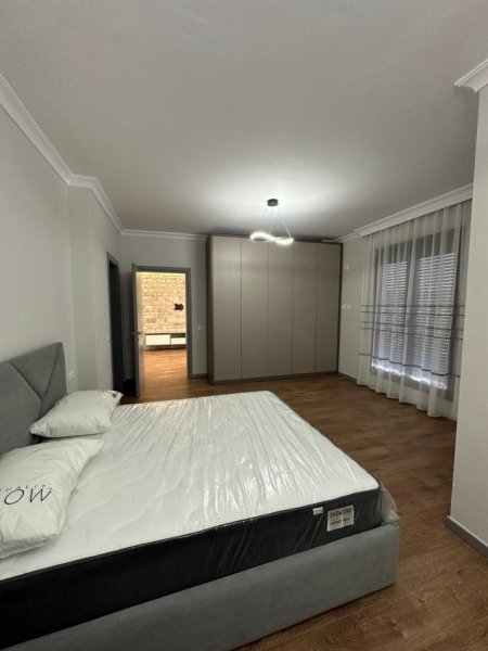 Tirane, jepet me qera apartament 2+1+Ballkon Kati 6, 110 m² 600 € (astir)