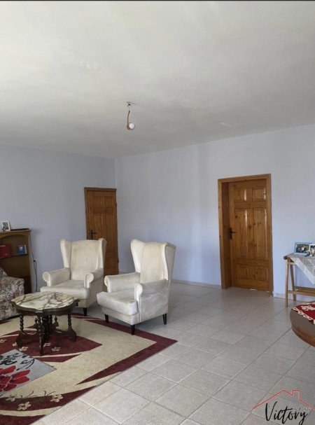 JEPET APARTAMENT 3+1 ME QIRA TE KOMUNA PARISIT.