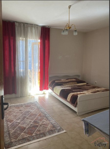 JEPET APARTAMENT 3+1 ME QIRA TE KOMUNA PARISIT.