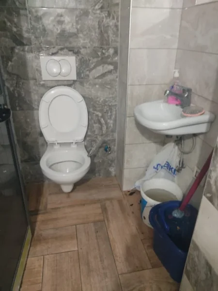 Tirane, jepet me qera dyqan Kati -1, 40 m² 500 € (rruga e durresit)